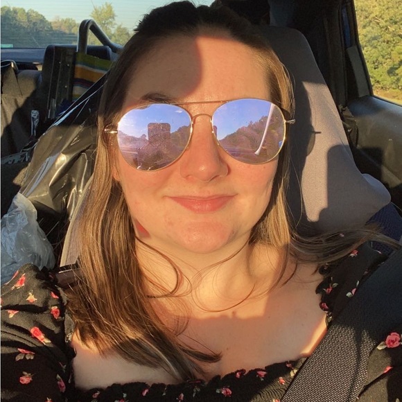 Meet your Posher, Elizabeth - Picture 2 of 2